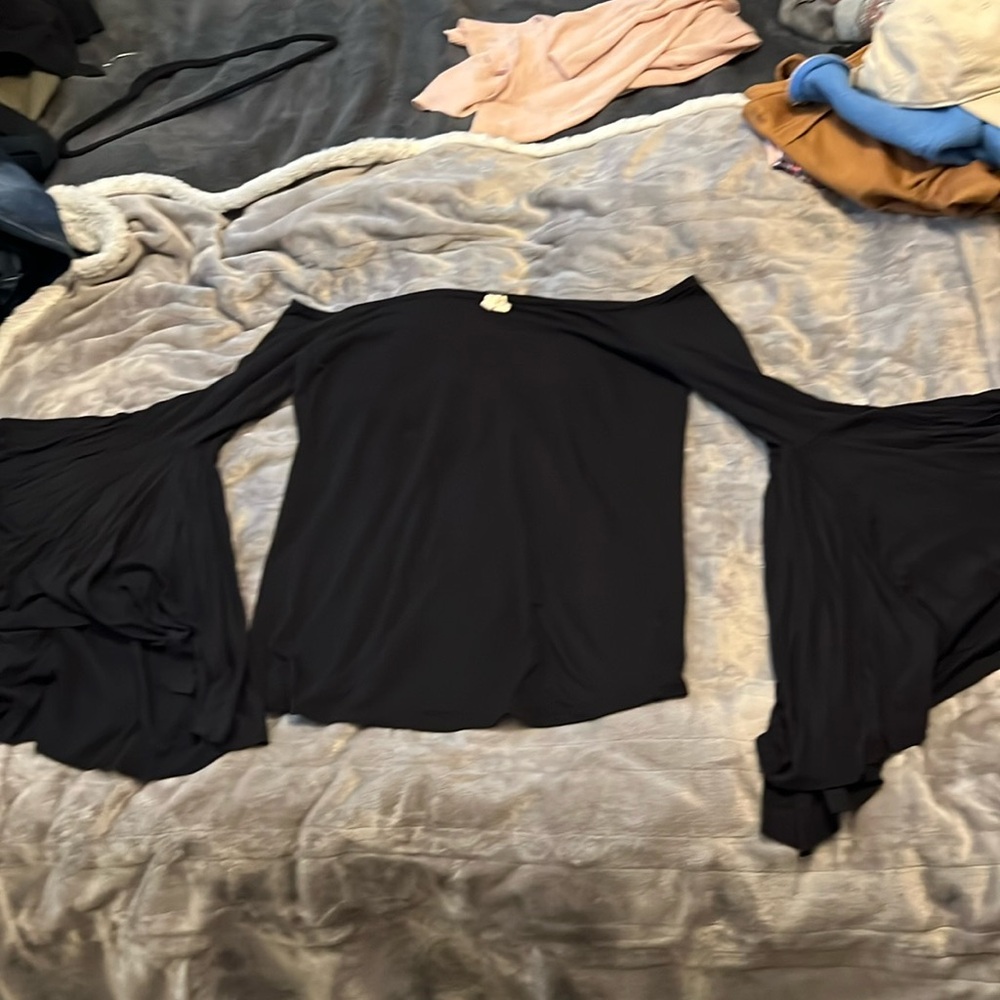 We the free black too size large.